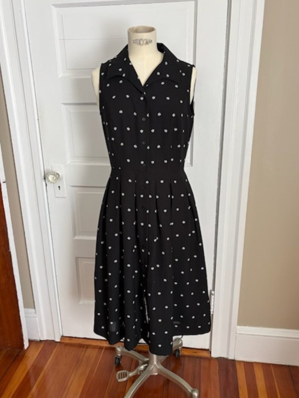 Talbots black sleeveless shirt dress with white daisy pattern - size 4